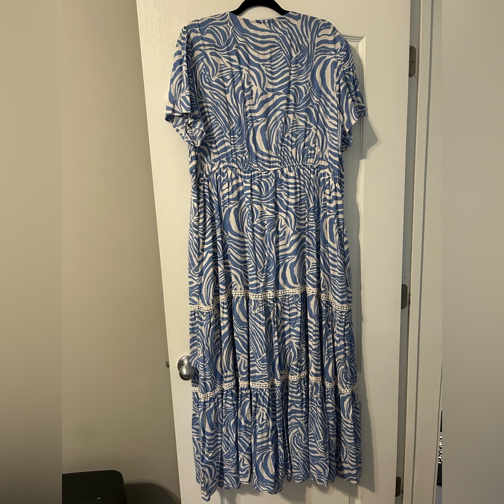 Nurture by Westbound Blue and White Tiered V‑Neck Maxi Dress - Picture 3 of 3
